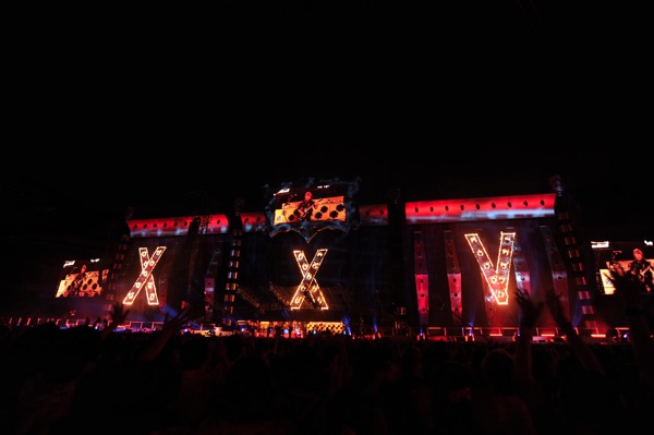 The XXV was on fire during the first song, ENDLESS SUMMER